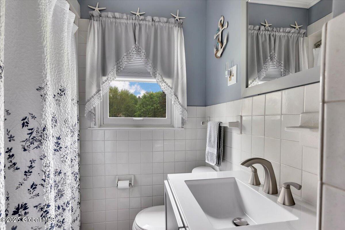 45 Thatcher Street, Selkirk, New York image 16