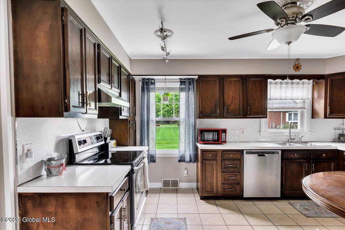 45 Thatcher Street, Selkirk, New York image 9