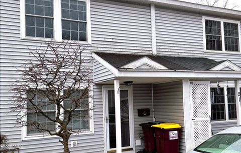 Photo of 23 Warsaw Avenue #APT 22, Mechanicville, NY 12118 (MLS # 202614348)