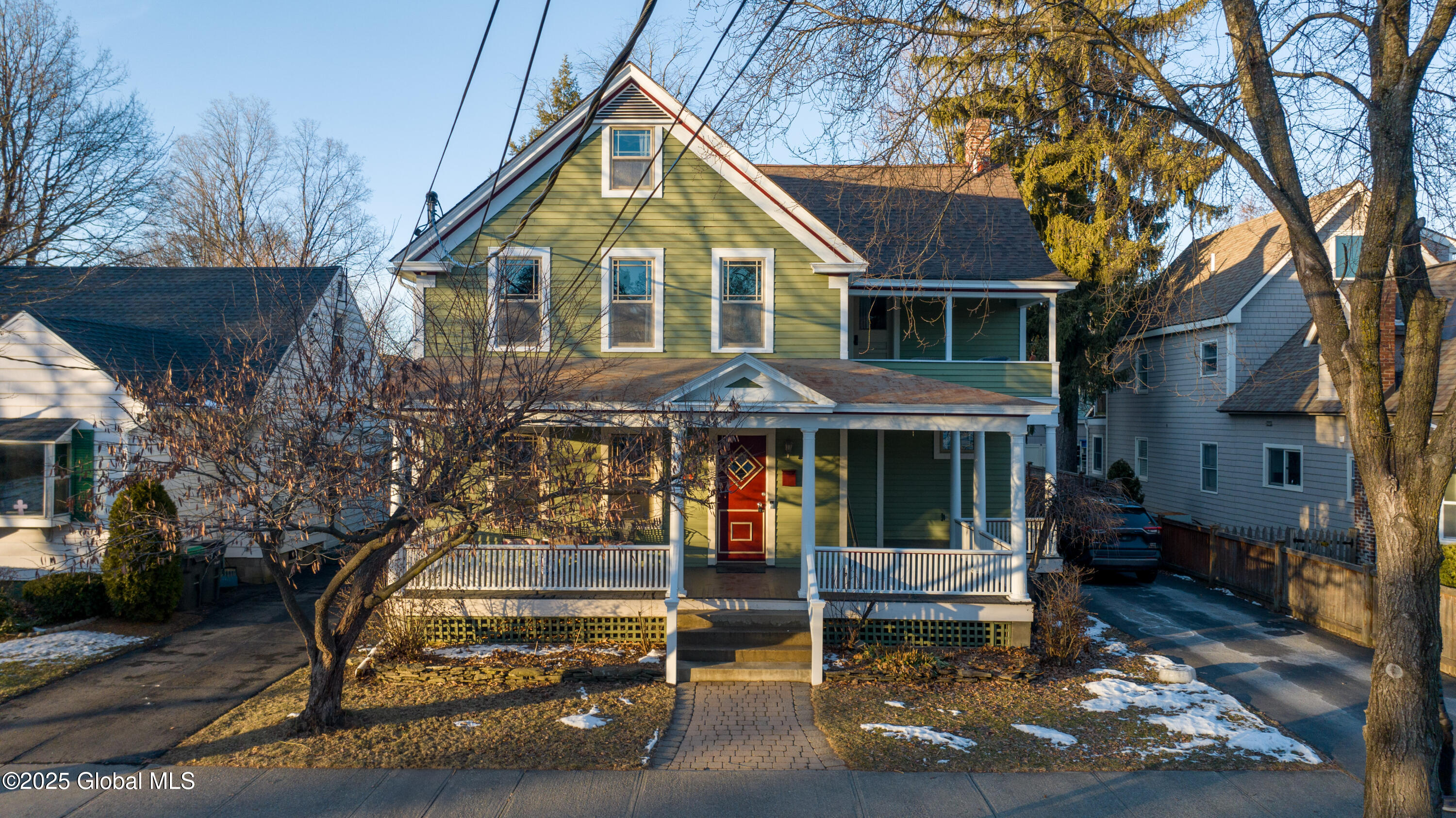 221 Lake Avenue, Saratoga Springs, New York image 1