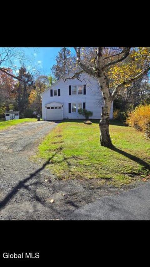 Homes For Sale - 18 Pickering Lane<br/> Troy, NY 12180