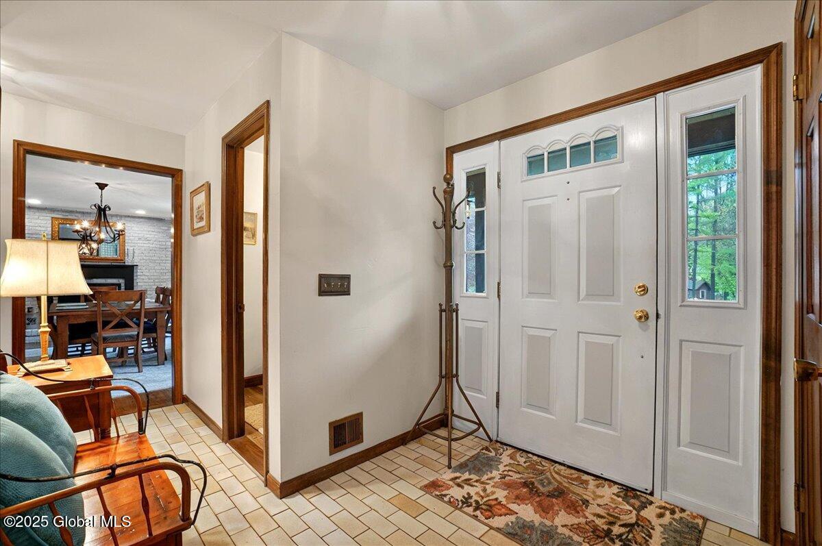 38 Via Da Vinci, Clifton Park, New York image 4