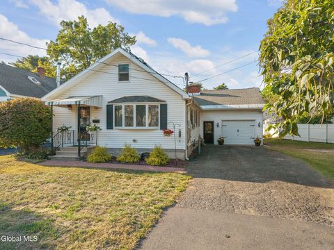 Photo of 2101 Hollywood Avenue, Schenectady, NY 12306 (MLS # 202526052)