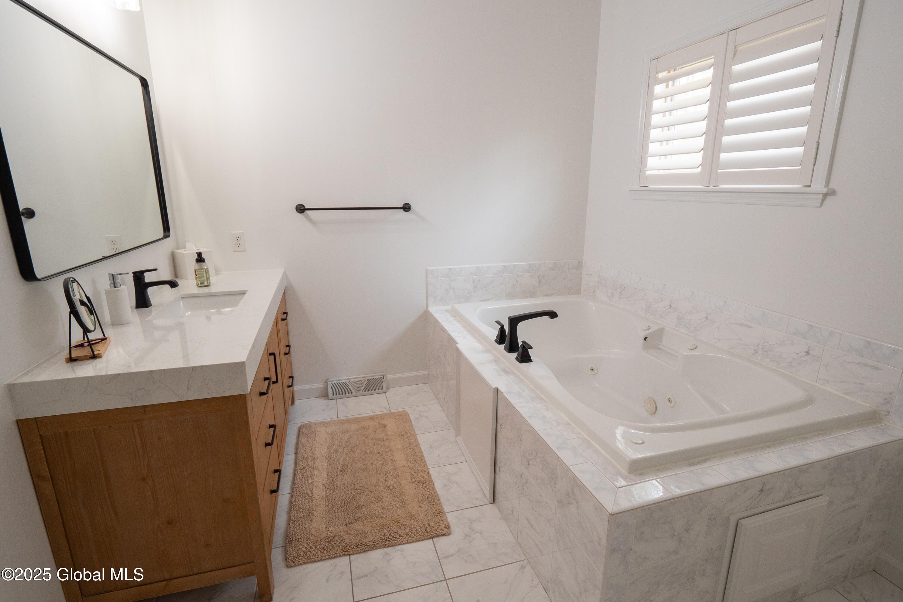 32 Sherwood Trail, Saratoga Springs, New York image 14