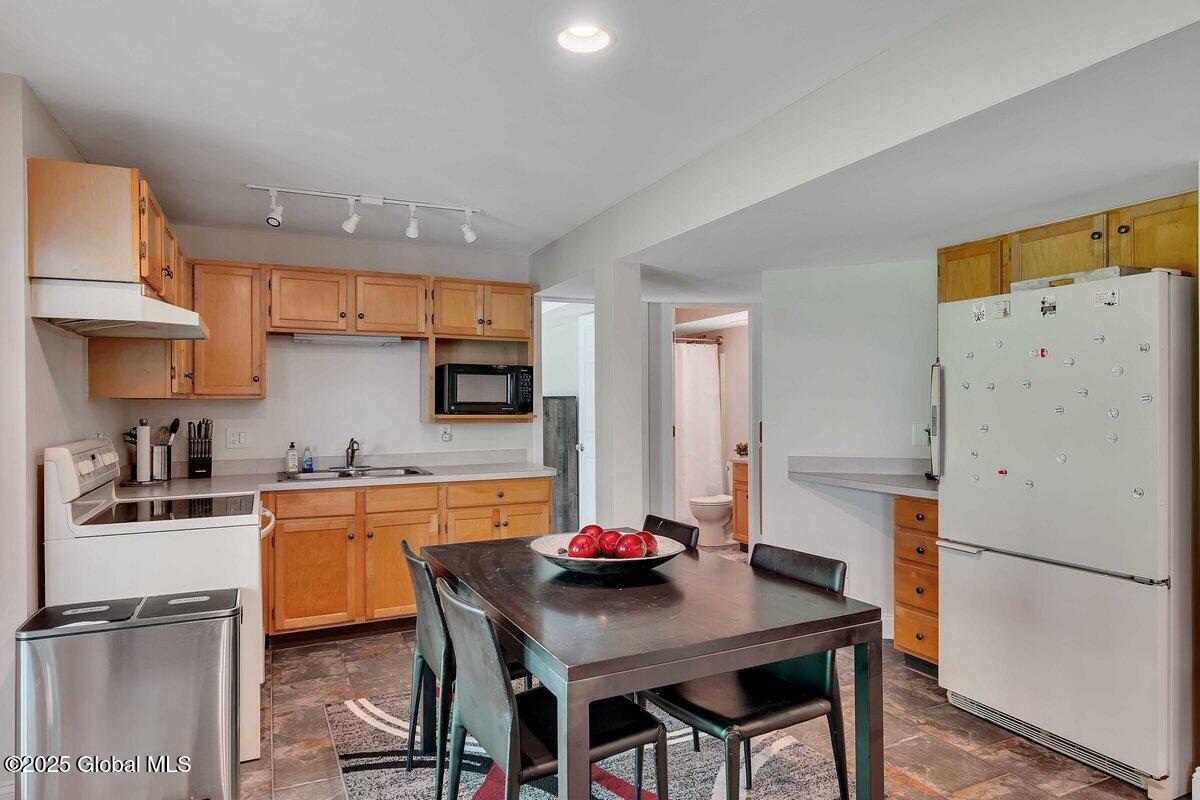 9 Meghan Court, Saratoga Springs, New York image 32