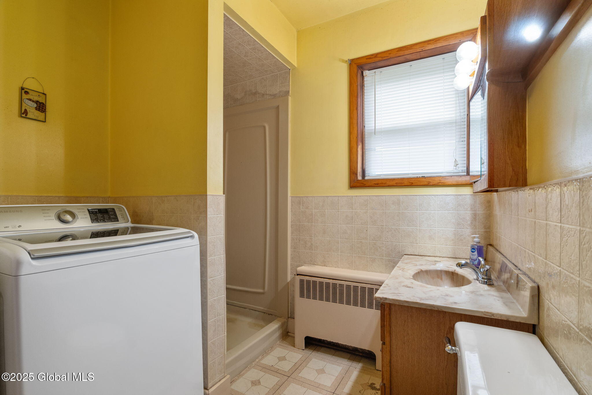 Mechanicville, New York 12118, United States, 3 Bedrooms Bedrooms, ,2 BathroomsBathrooms,Residential,Active,164322