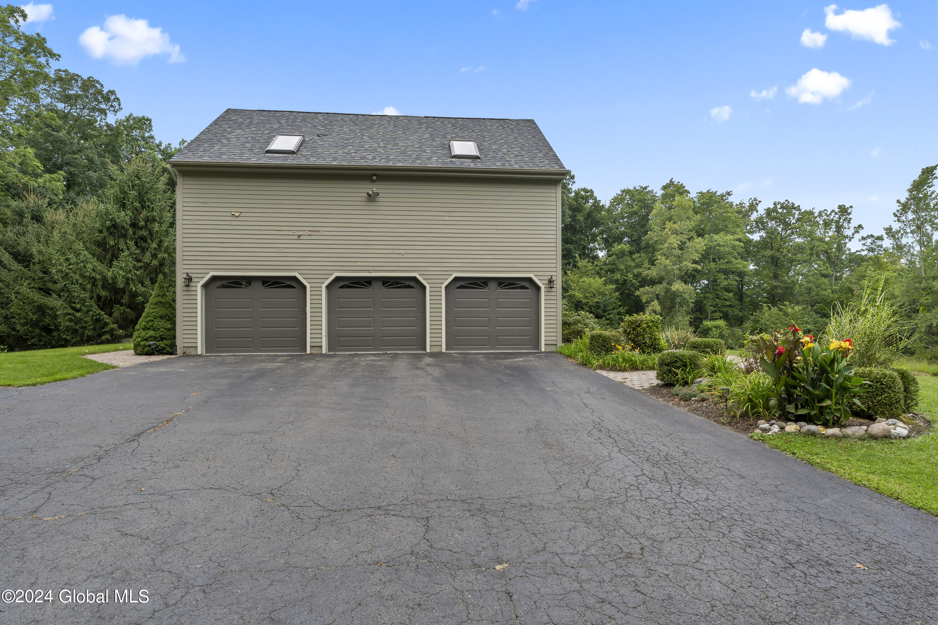 10 Spruce Run, East Greenbush, New York image 3