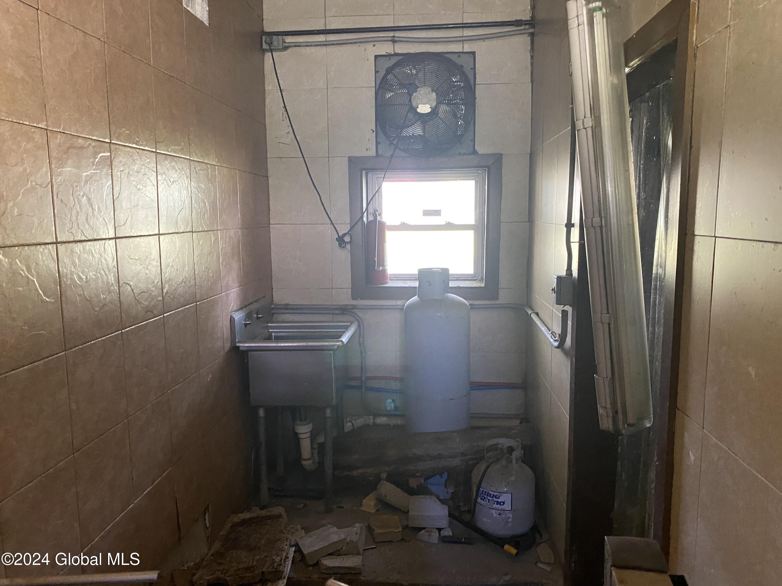 Schenectady, New York 12305, United States, ,2 BathroomsBathrooms,Commercial,Active,33169