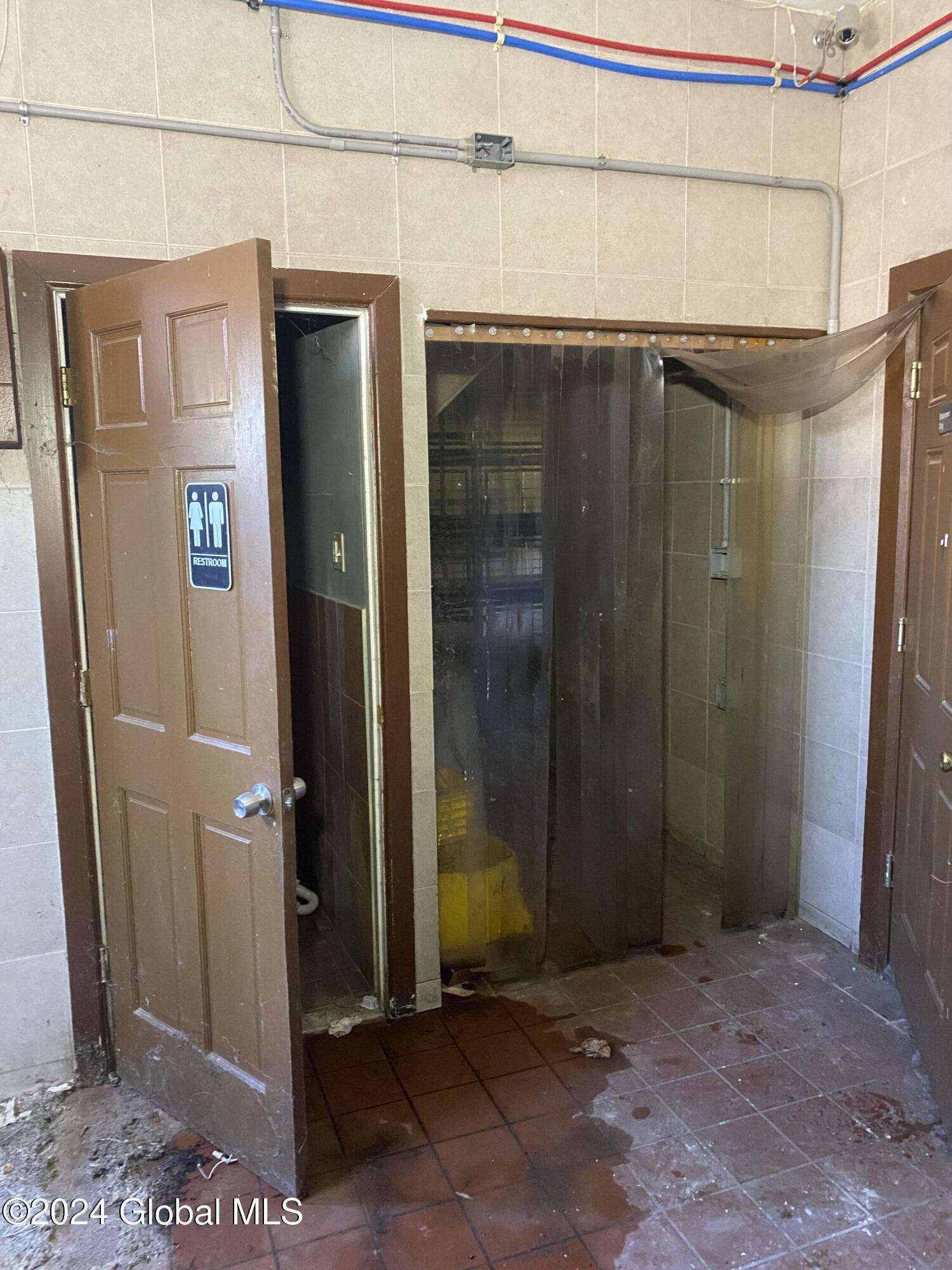 Schenectady, New York 12305, United States, ,2 BathroomsBathrooms,Commercial,Active,33169