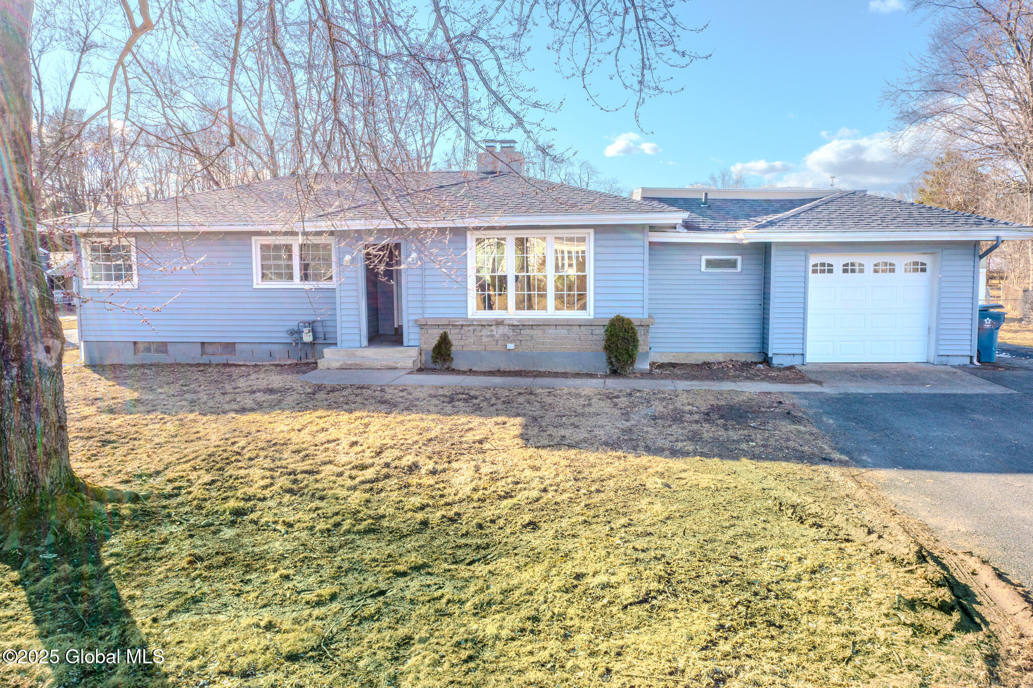 40 Phillips Road, Rensselaer, New York image 1