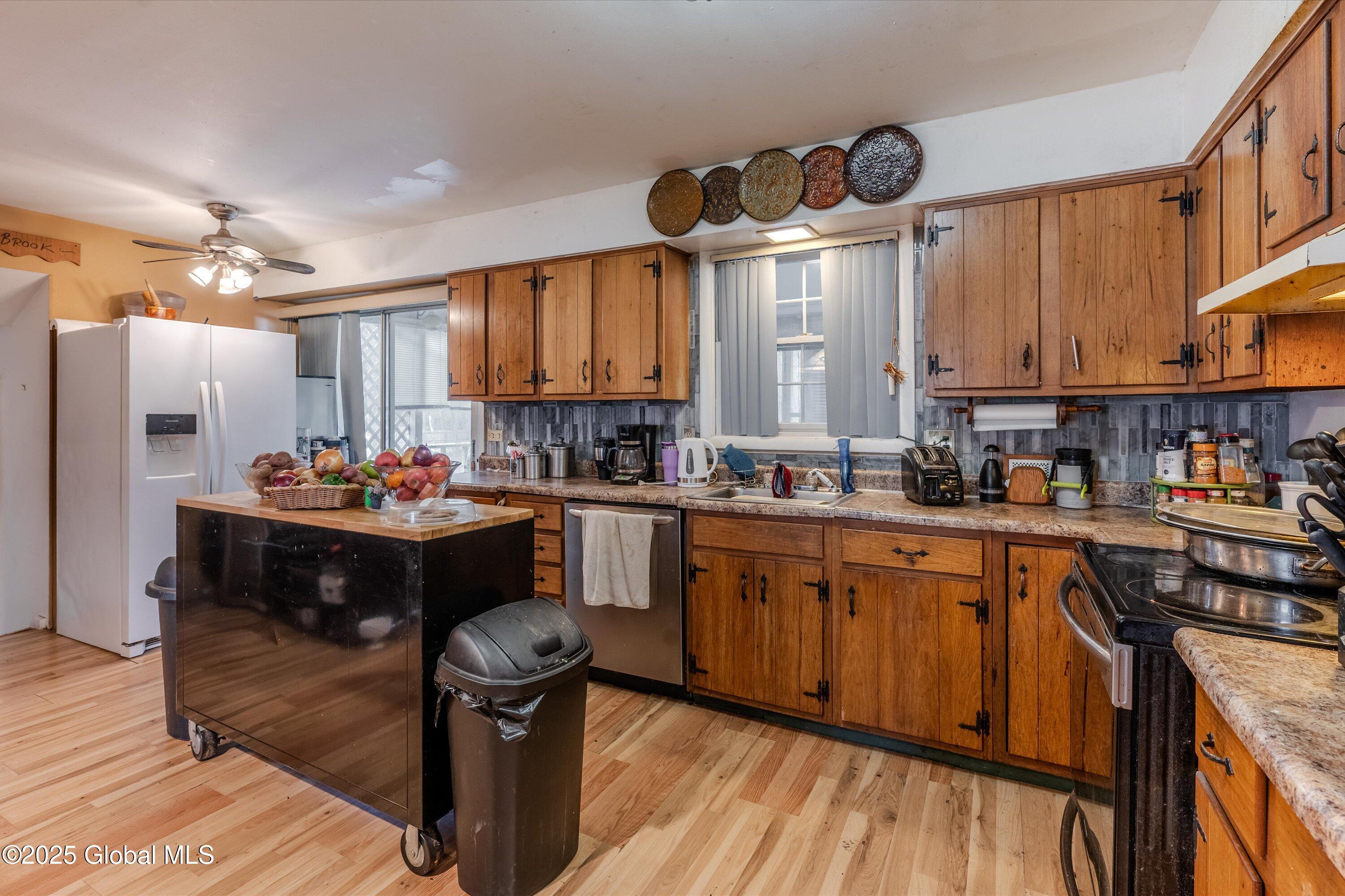 17 Rolling Brook Drive, Clifton Park, New York image 7