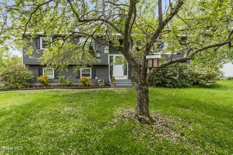 Photo of 9 Crestmont Drive, Clifton Park, NY 12065 (MLS # 202617582)