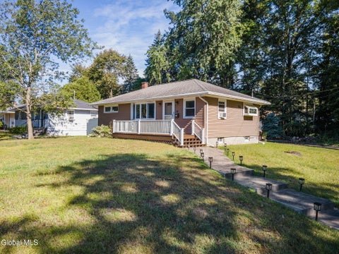 Photo of 38 Loralee Drive, Colonie, NY 12205 (MLS # 202626413)