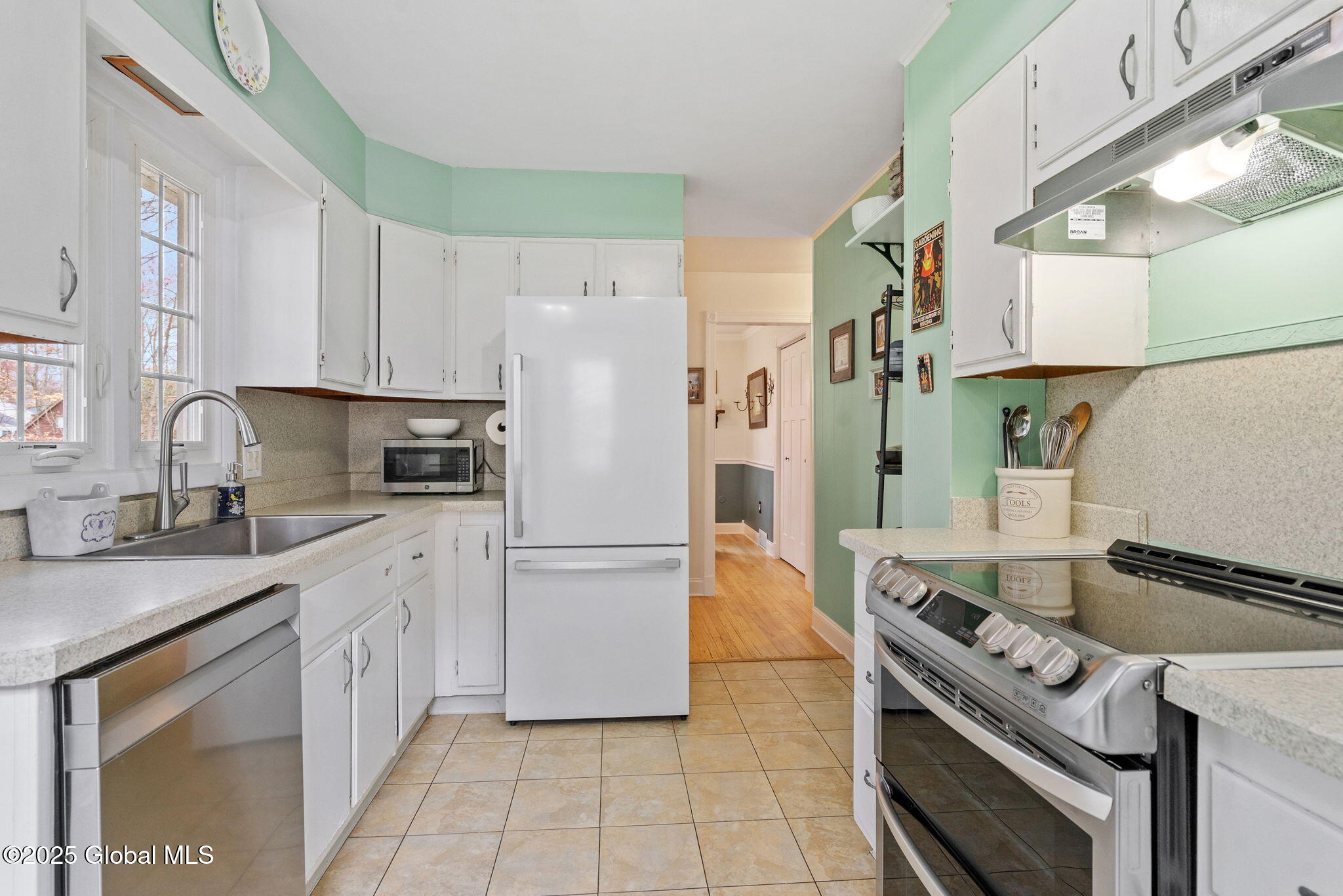 11 Maple Terrace, Delmar, New York image 22