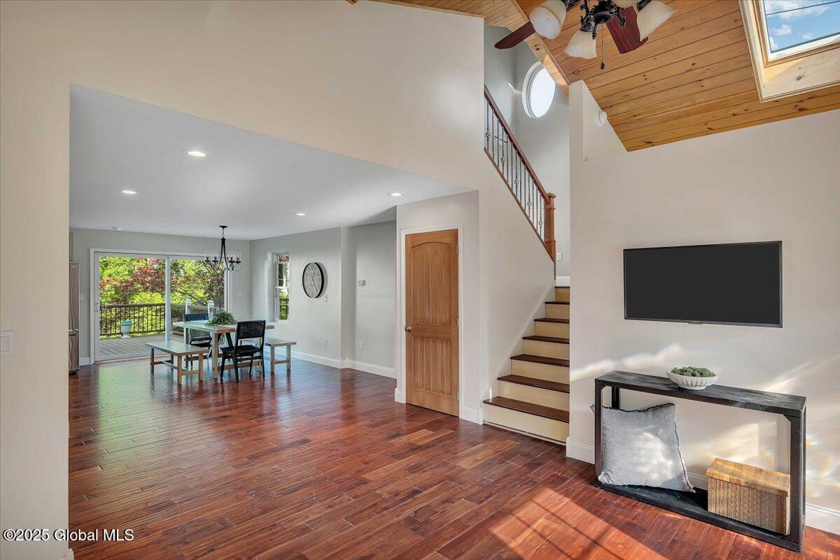 6 Maple Terrace