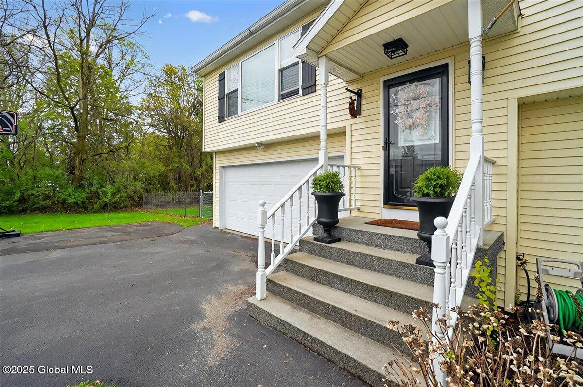 1284 Hillside Avenue, Niskayuna, New York image 3
