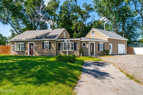 Photo of 1058 Inner Drive, Schenectady, NY 12303 (MLS # 202625803)