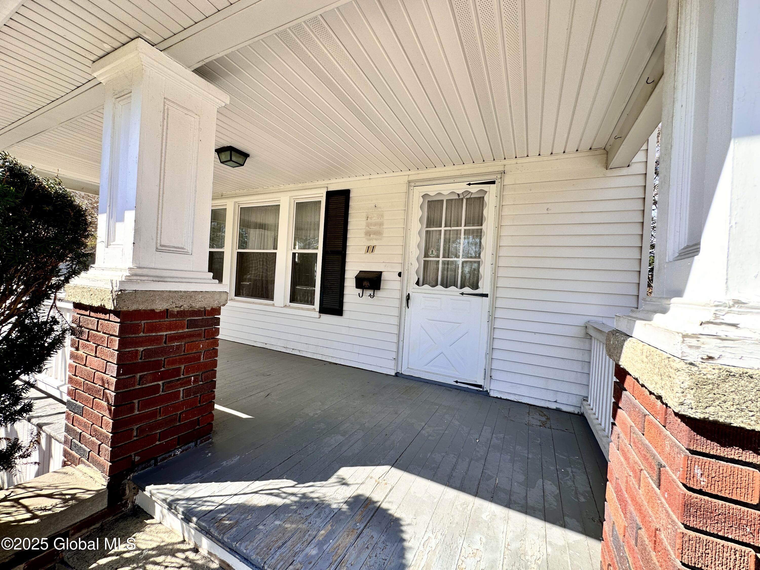 11 Middlesex Road, East Greenbush, New York image 4