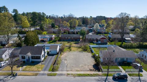 Photo of 7 Schuyler Drive, Saratoga Springs, NY 12866 (MLS # 202615955)