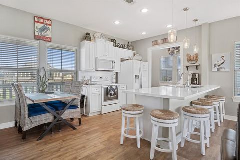 Single Family Residence in Crystal Beach TX 2288 Crab Street 1.jpg