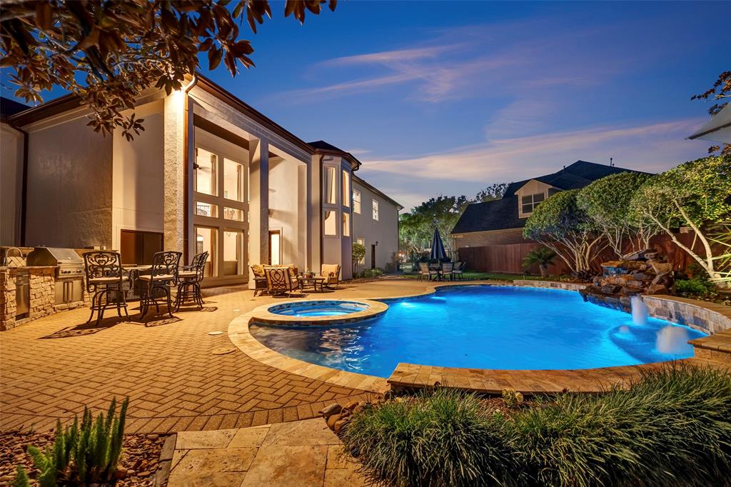 property-search 2 27 Old Windsor Way