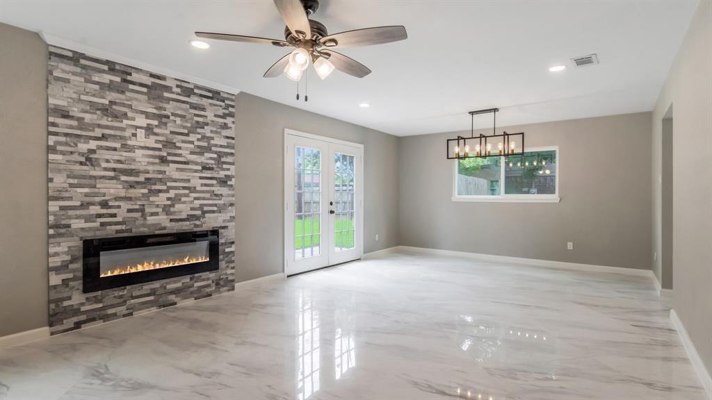445 E Castle Harbour Drive, Friendswood, Texas image 10