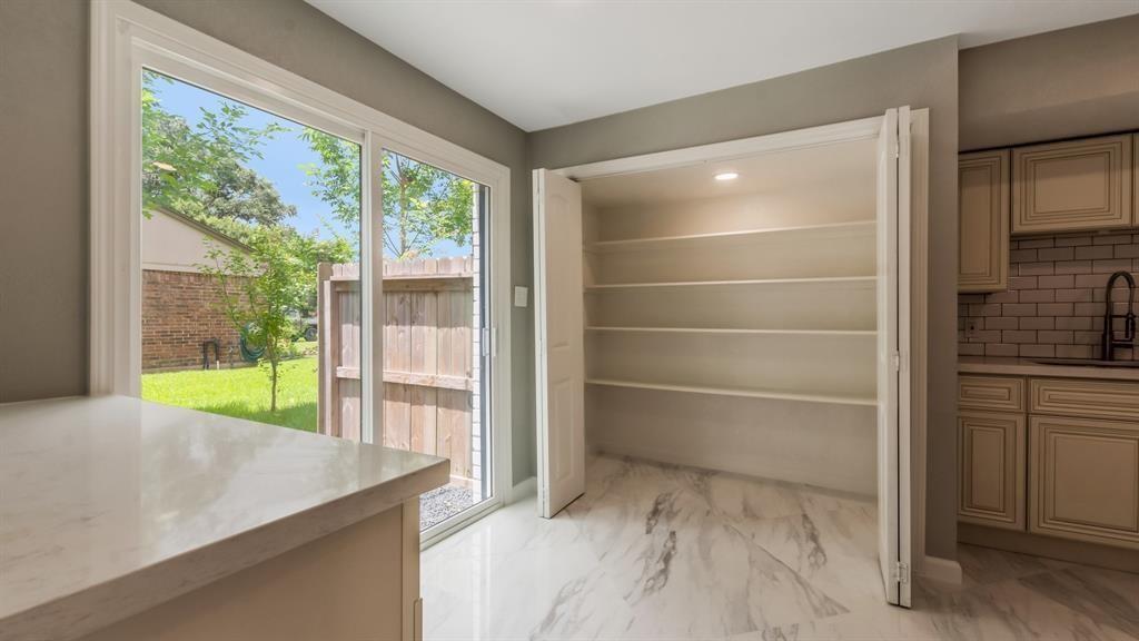 445 E Castle Harbour Drive, Friendswood, Texas image 20