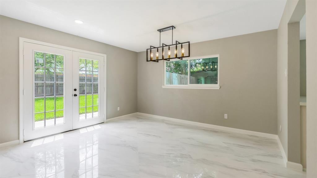 445 E Castle Harbour Drive, Friendswood, Texas image 11