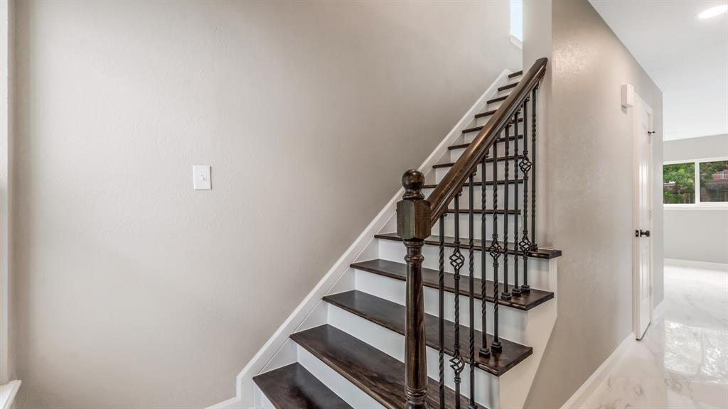445 E Castle Harbour Drive, Friendswood, Texas image 7