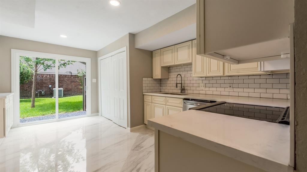 445 E Castle Harbour Drive, Friendswood, Texas image 18