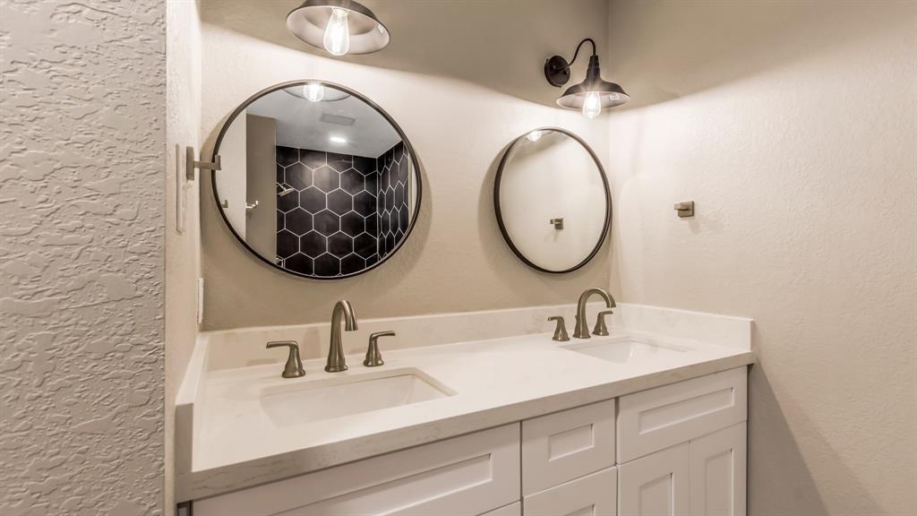 445 E Castle Harbour Drive, Friendswood, Texas image 30