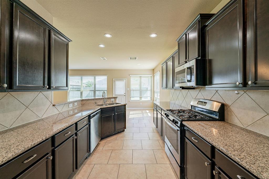 18922 Deer Trace Drive, Crosby, Texas image 12