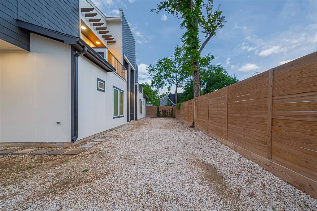 7914 Pointer Streets B