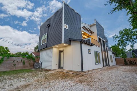 7914 Pointer Streets B Houston TX 77016