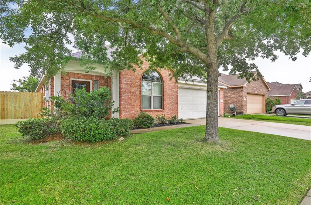 4530 Crown Lane, Baytown, Texas image 2