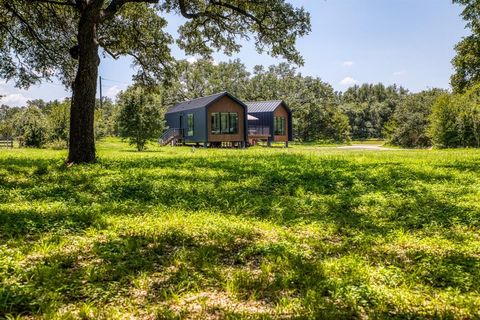 A home in Ledbetter