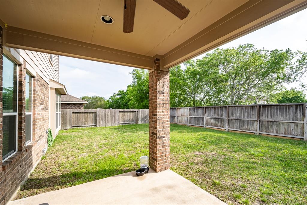 2813 Lost Maples Drive, Pearland, Texas image 38