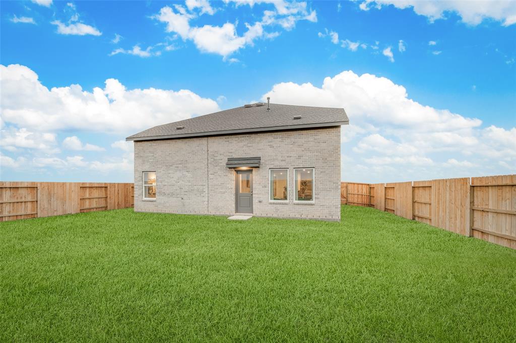 9114 Golden Dorado Lane, Baytown, Texas image 2