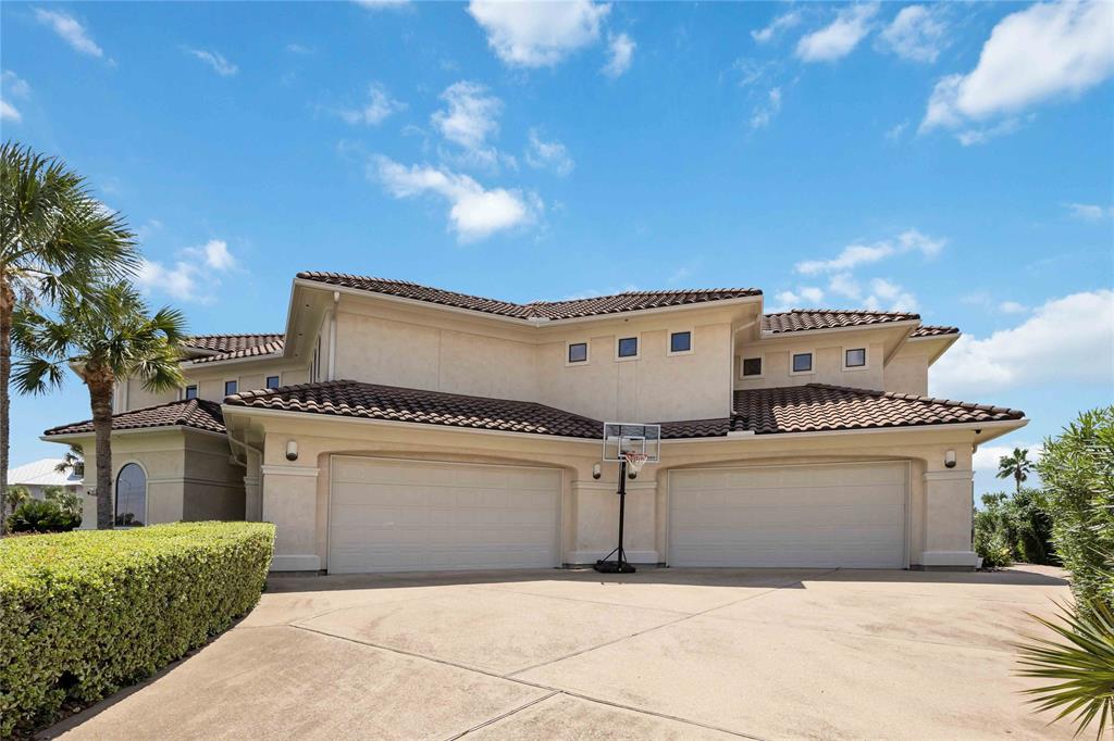 1303 Lakeway Drive