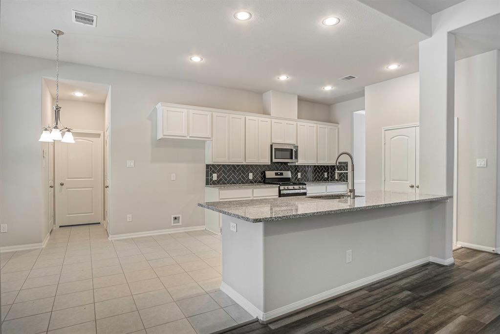 9650 Moss Rose Ln, Willis, Texas image 3
