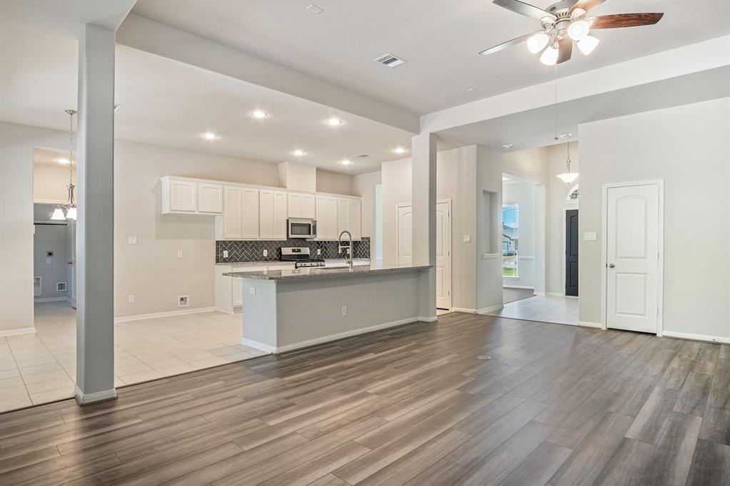 9650 Moss Rose Ln, Willis, Texas image 2