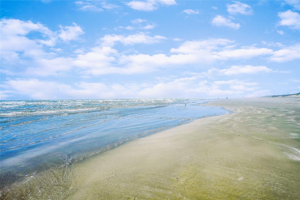 Jolly Roger Drive, Freeport, Texas image 4