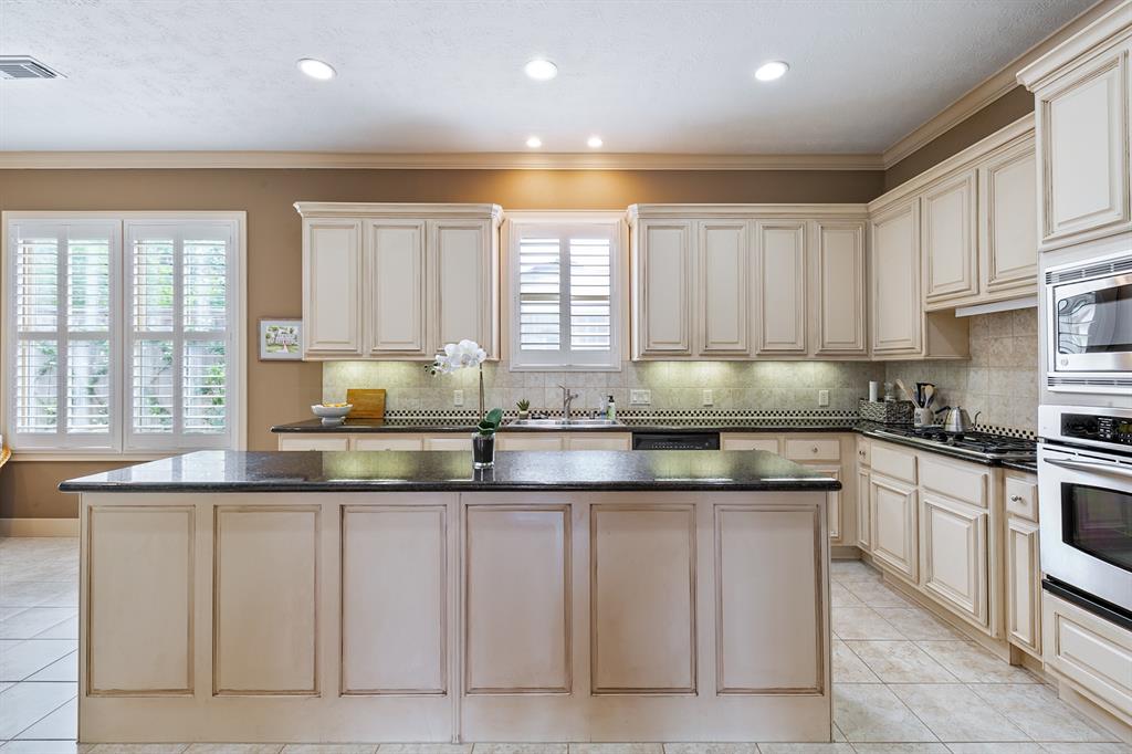 7729 S Hunters Creekway Drive, Houston, Texas image 12