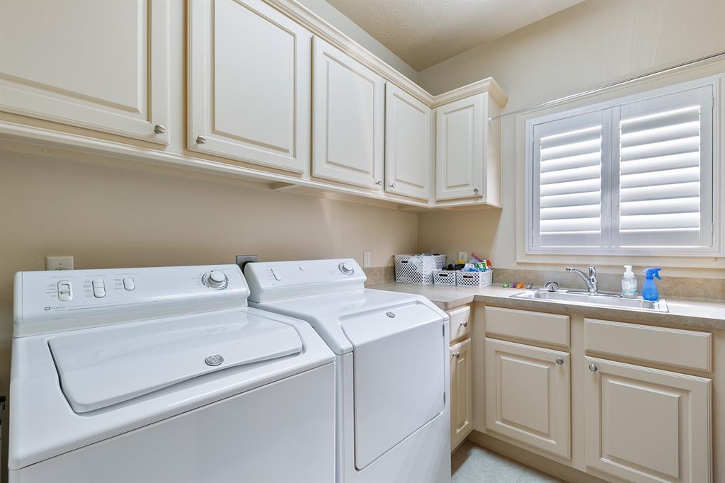 7729 S Hunters Creekway Drive, Houston, Texas image 27