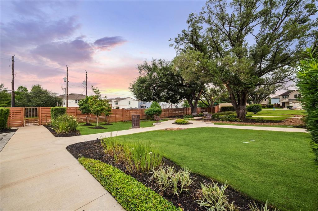 1919 Barrel Oak Drive, Houston, Texas image 25