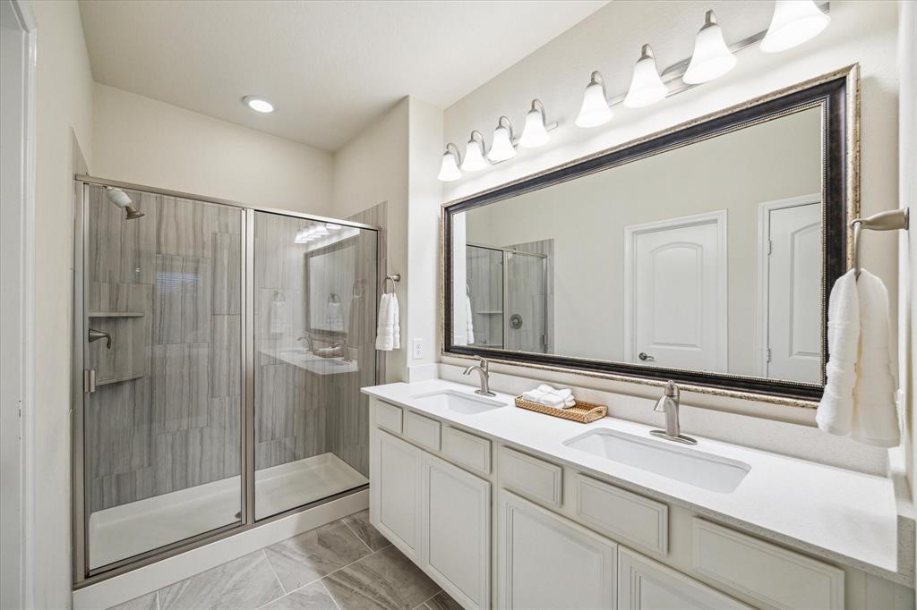 1919 Barrel Oak Drive, Houston, Texas image 15