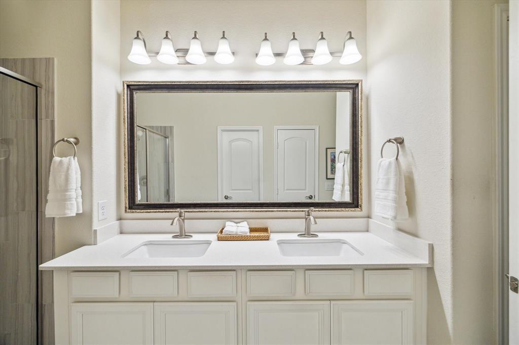1919 Barrel Oak Drive, Houston, Texas image 14