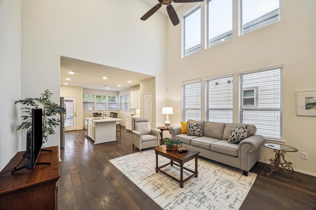 1919 Barrel Oak Drive, Houston, Texas image 4