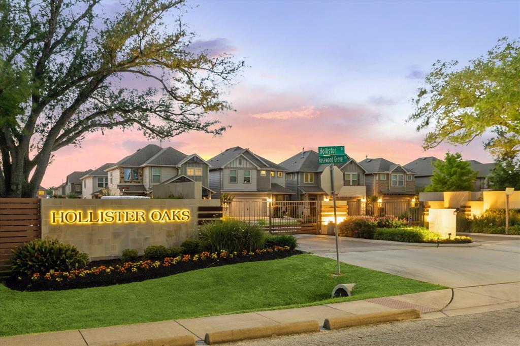 1919 Barrel Oak Drive, Houston, Texas image 2