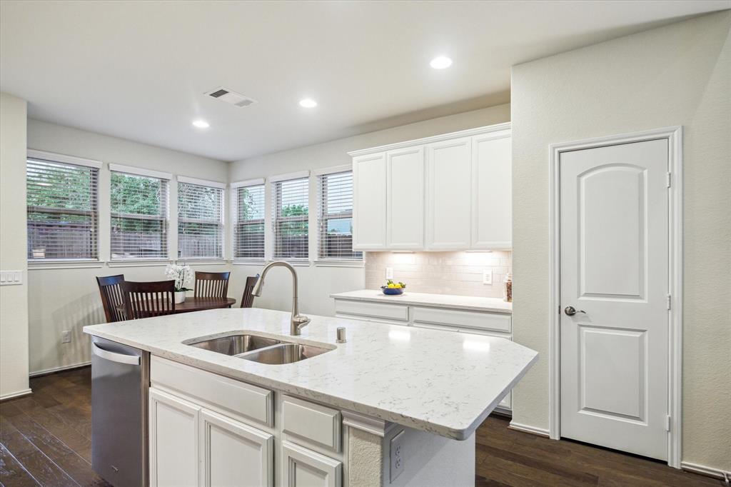 1919 Barrel Oak Drive, Houston, Texas image 11